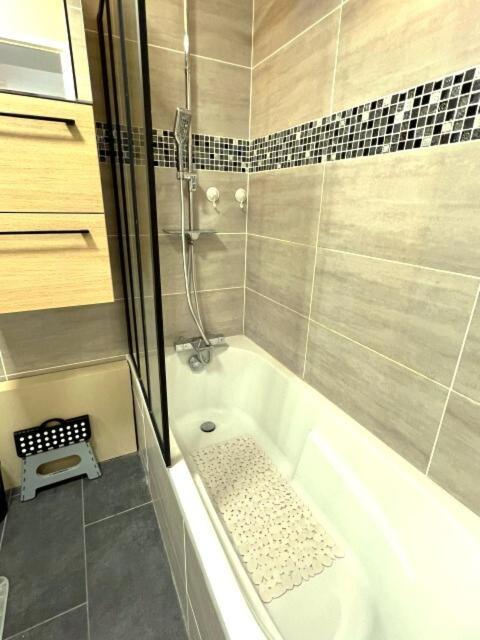 Appartement Familial Pour 6 Adultes Et 5 Enfants A 10 Min De Disney Bailly-Romainvilliers Zewnętrze zdjęcie